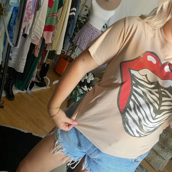 The Rolling Stones Graphic Print Crew Neck Short Sleeve Tee Tan Size XS - Picture 3 of 5